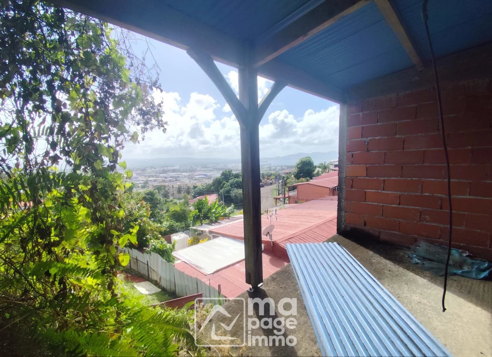 Maison à vendre à Fort de france, 95 m², 4 pièces – photo 1 sur 8
